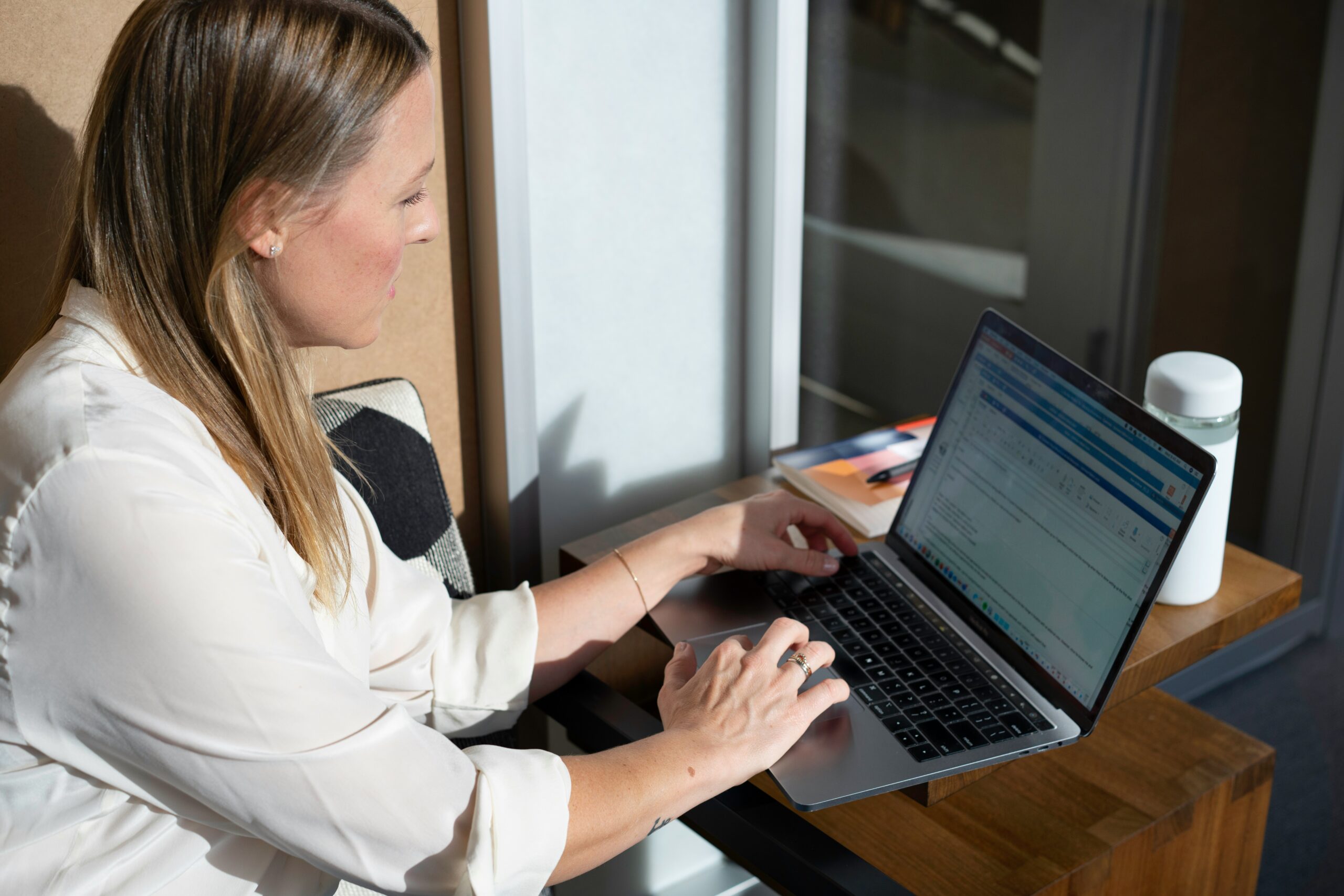 linkedin-sales-solutions-2xIYrhMexG8-unsplash